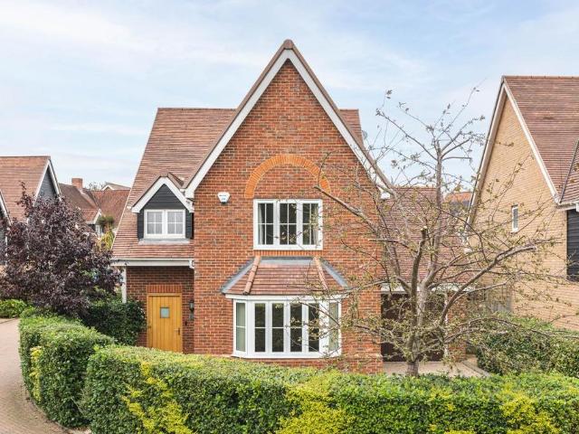 Sevenacres, Welwyn AL6 5 bed detached house to rent £3,650 pcm £842 pw