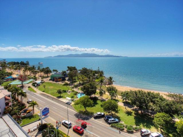 SEVENTH FLOOR STUNNING VIEWS!