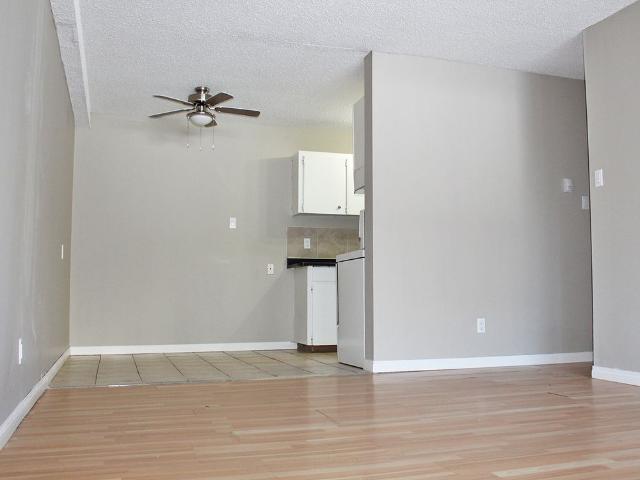 Seventh Street Manor — Bachelor