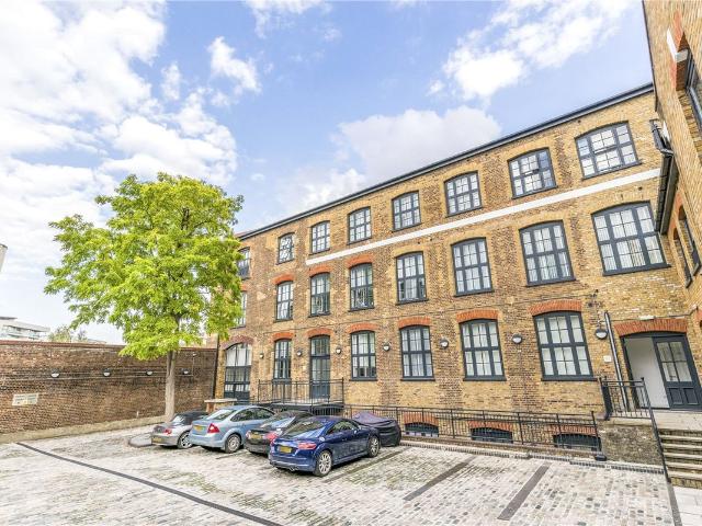 Severn Court, 25 Clyde Square, London E14, 1 bed flat to rent, £2,500 pcm | PrimeLocation