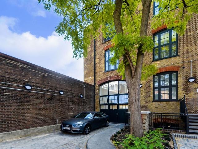 Severn Court, Limehouse, London E14, 1 bed flat to rent, £2,400 pcm | PrimeLocation