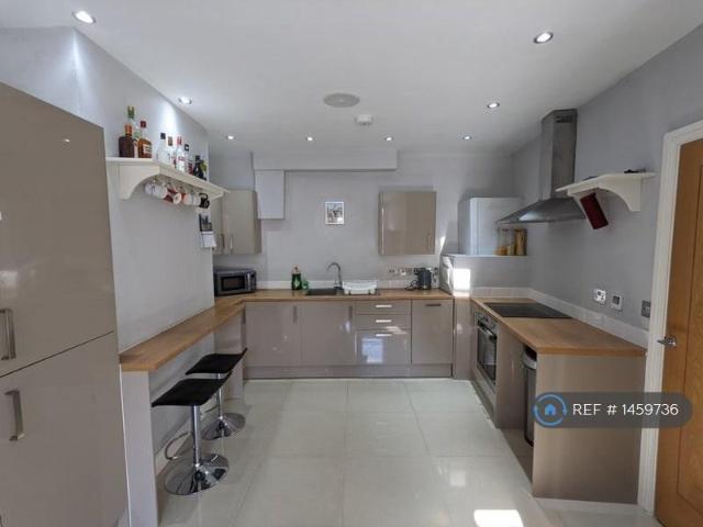 Severn House, Cardiff, CF11 1 bed flat to rent £1,050 pcm £242 pw