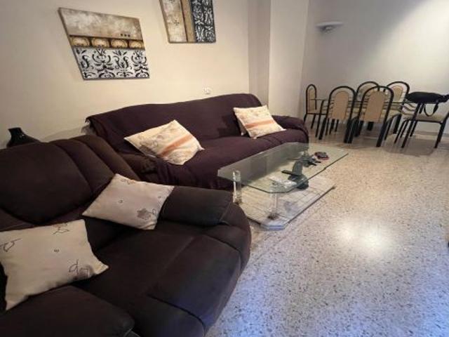 Sevilla Este. Excelente vivienda amueblada de 3 habitaciones 2 baños se alquila. Garaje. FAMILIAS O