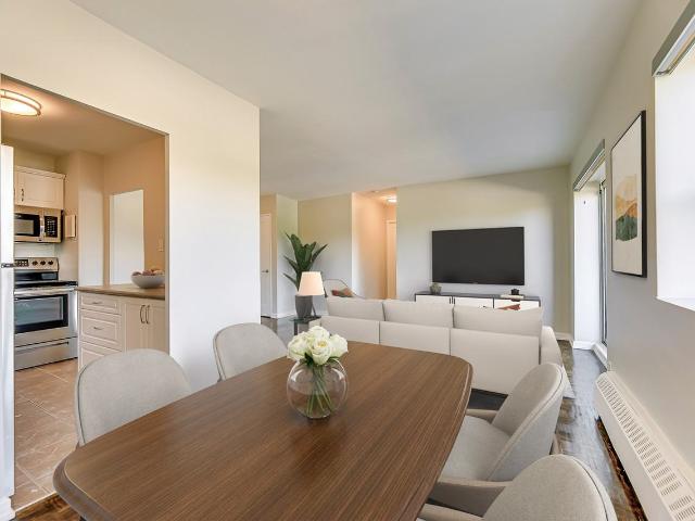 Seville East & West 2 Bedroom Apartment for Rent at 75 Seville West, Mississauga, ON L5B 1E6 Cooksville