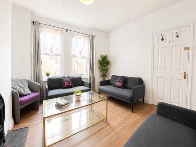 Seville Street, Brighton BN2 5 bed house to rent £2,470 pcm £570 pw