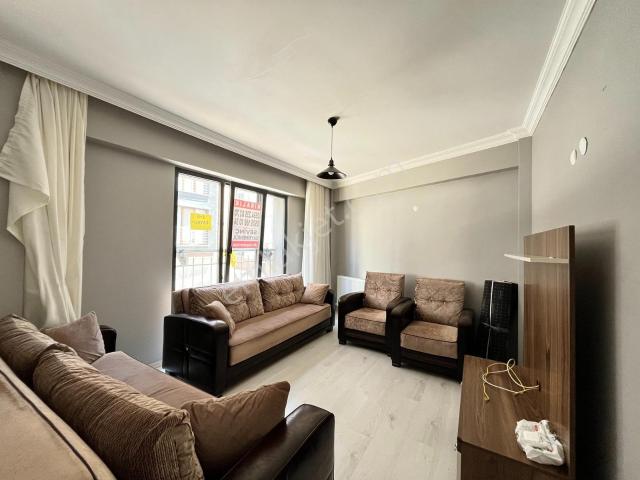 Sevinç'ten 17 Eylül'de Ayrı Mutfaklı Ara Kat Eşyalı 2+0 Kiralık