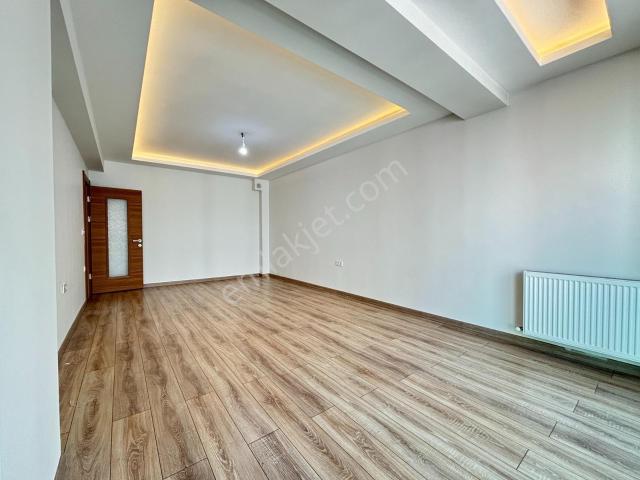 Sevinç'ten 17 Eylül'de Liman Avm Yakını Geniş 2+1 Kiralık Daire