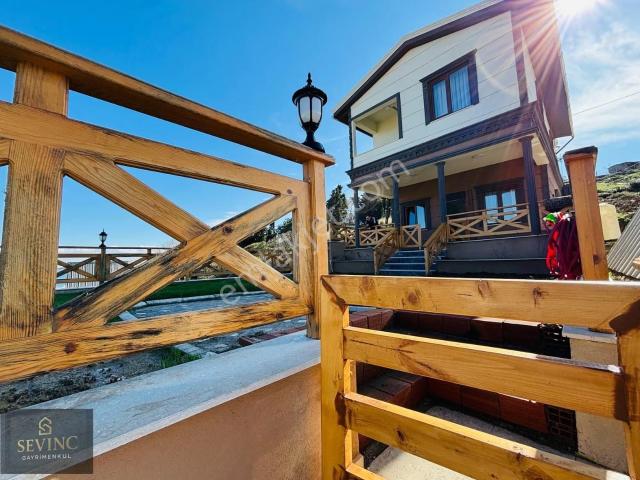 Sevinç'ten Çalışkanlarda Odaları Denize Açılan Garajlı Villa