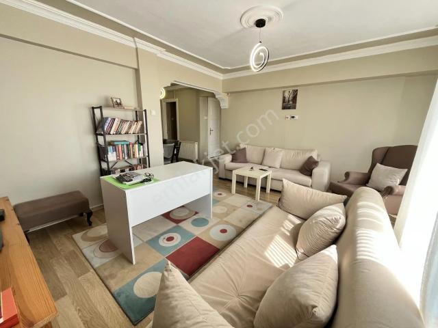 Sevinç'ten Kurtuluş Cadde Üzeri Arakat 2+1 Eşyasız Kiralık Daire