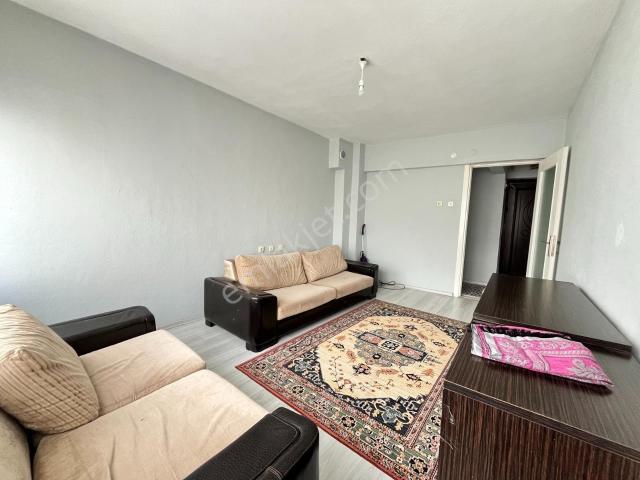 Sevinç'ten Yeni Mahallede Ayrı Mutfaklı Eşyalı Kiralık 2+1 Daire