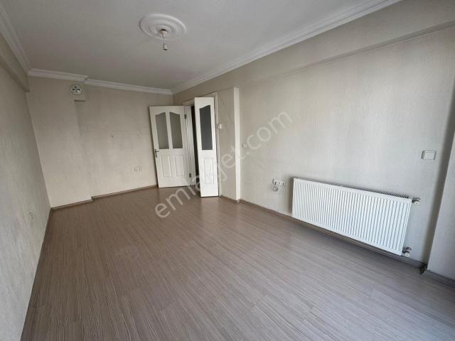 Sevinç Yörük Gayrimenkul'dan İzban Yakını Kiralık 3+1 Daire
