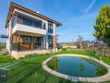Sevindikli'de Akıllı Ev Sistemli Satılık Havuzlu Sıfır 4+1 Villa