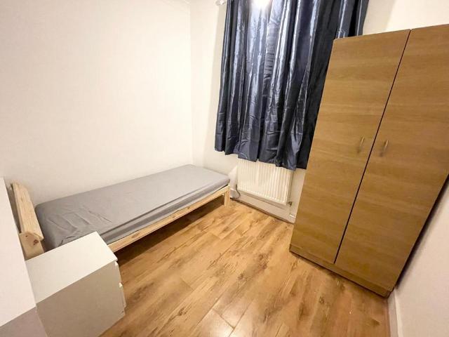 Sevington Road, London NW4 4 bed house share to rent £750 pcm £173 pw