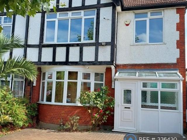 Sevington Road, London, NW4 5 bed semi detached house to rent £4,300 pcm £992 pw