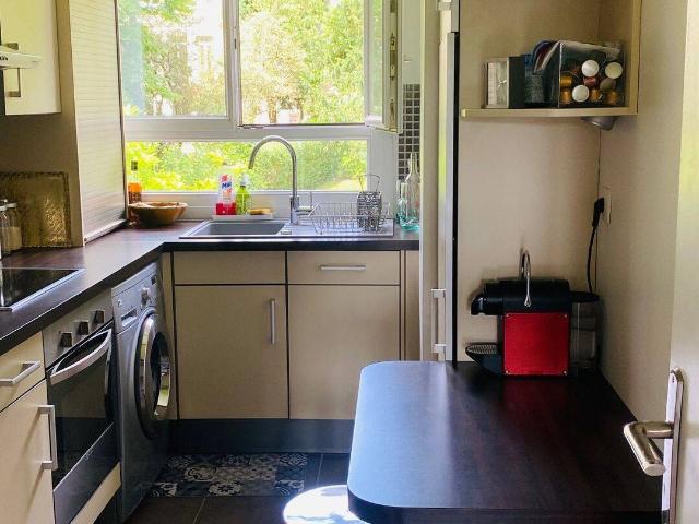 Sèvres Rive Droite, rue Brancas, bel appartement de 70 m2, vaste séjour/salon et deux chambres. Calme et lumineux dans une résidence recherchée