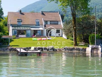 Sevrier, propriété d'exception les pieds dans l'eau