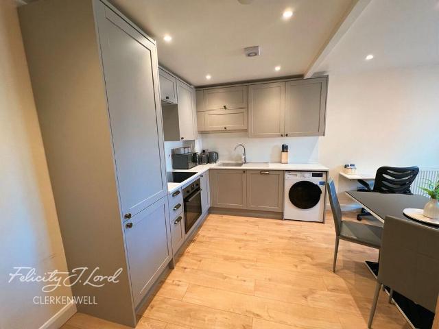 Seward Street, LONDON 2 bed apartment to rent £3,190 pcm £736 pw