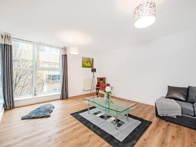 Seward Street, London, EC1V 2 bed flat to rent £3,300 pcm £762 pw