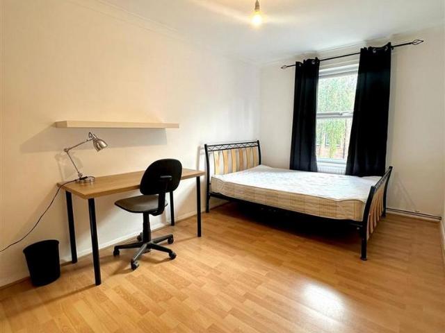 Sewardstone Road, London 1 bed in a house share to rent £1,050 pcm £242 pw