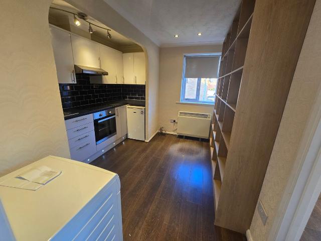 Sewardstone Road, Waltham Abbey E4, 1 bed flat to rent, £1,100 pcm | PrimeLocation