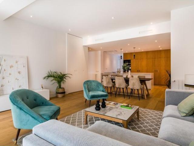 Sexta Planta Exterior con Terraza, Reforma de Lujo y Garaje en la Mejor Finca de Lista, Distrito Sal