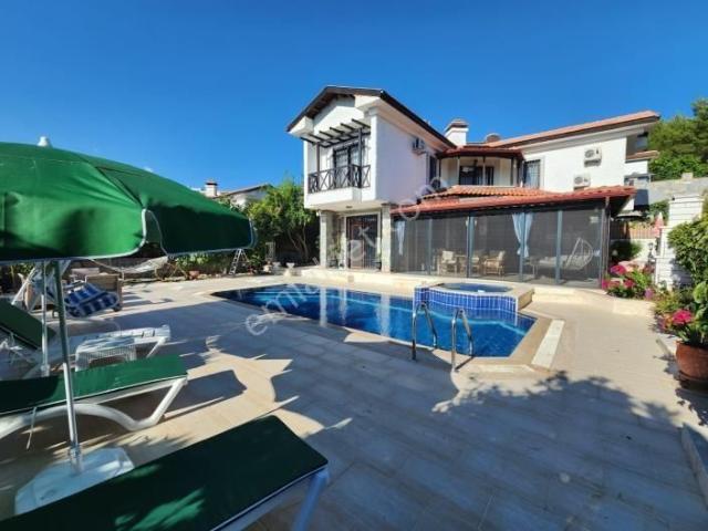 Seydikemer Cumhuriyet Mahallesinde Satılık Müstakil Villa 4+1