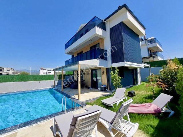 Seydikemer Gerişburnu'nda Havuzlu, Prestijli 4+1 Villa