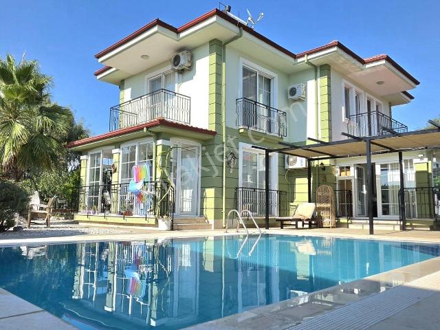 Seydikemer Villalar Bölgesinde 3+2 200m2 Bahçeli Havuzlu Villa