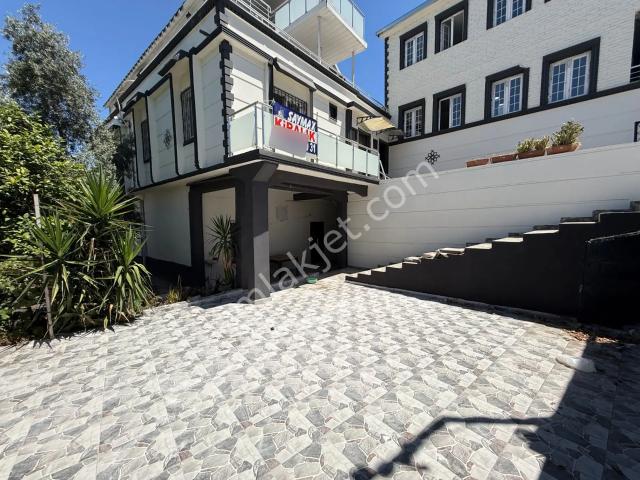 Seyhan Mahallesin 200 M2 4+1 Bahçeli Müstakil Ev
