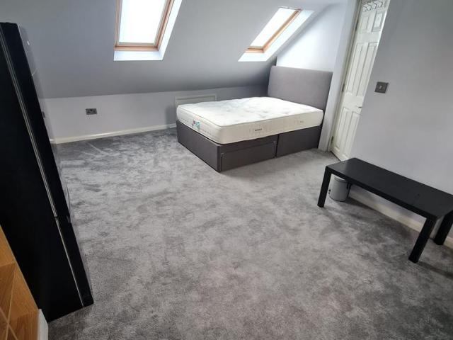 Seymer Road, Romford RM1 1 bed in a house share to rent £800 pcm £185 pw