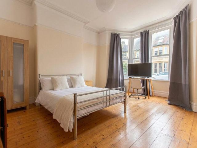 Seymour Avenue, Bishopston, Bristol, BS7 6 bed terraced house to rent £3,600 pcm £831 pw
