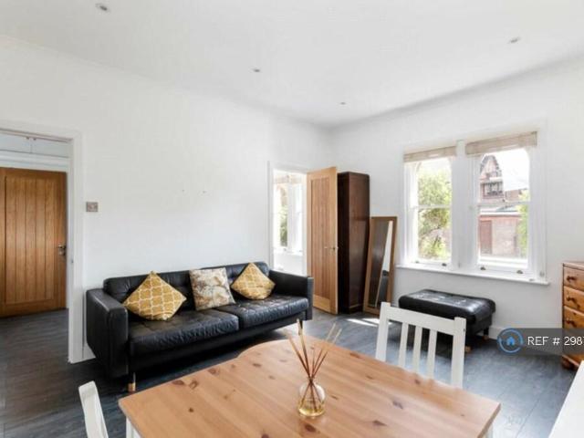 Seymour Court, Surrey, GU21 1 bed flat to rent £1,190 pcm £275 pw