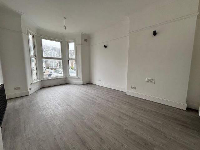 Seymour Gardens, London IG1, Studio to rent, £1,300 pcm | PrimeLocation