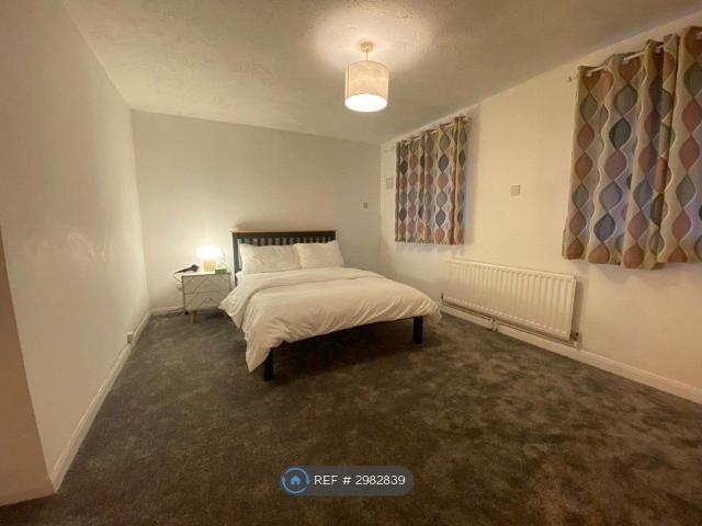 Seymour Gardens, London SE4, 2 bed maisonette to rent, £2,200 pcm | PrimeLocation