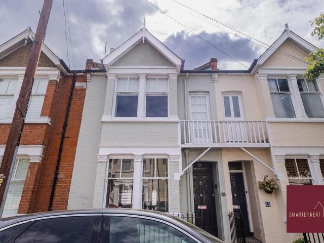 Seymour Gardens, Twickenham TW1 3 bed house to rent £6,050 pcm £1,396 pw