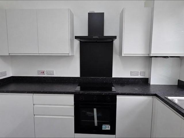 Seymour Grove, Manchester, M16 2 bed flat to rent £1,095 pcm £253 pw