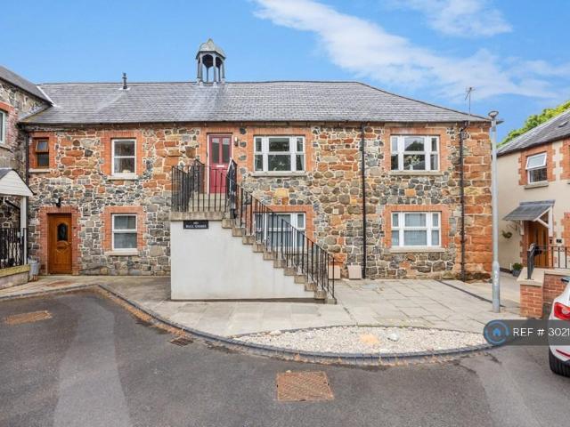 Seymour Hill Mews, Dunmurry, Belfast. 2 bed flat to rent £1,100 pcm £254 pw