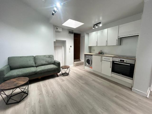 Seymour Place, Marylebone W1H Studio to rent £2,000 pcm £462 pw