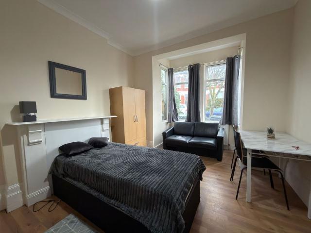 Seymour Road, London N8, Studio to rent, £1,150 pcm | PrimeLocation