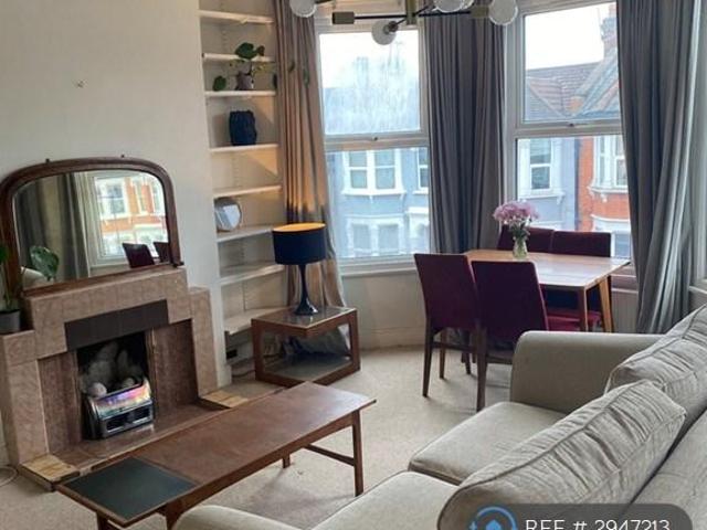 Seymour Road, London, N8 2 bed flat to rent £2,400 pcm £554 pw