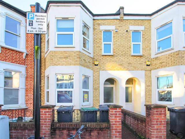Seymour Road, London N8 3 bed semi detached house to rent £2,800 pcm £646 pw