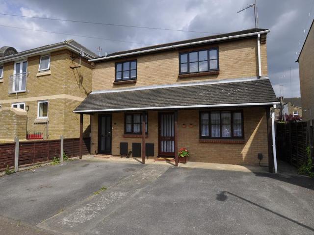 Seymour Street, Chelmsford 2 bed maisonette to rent £1,295 pcm £299 pw