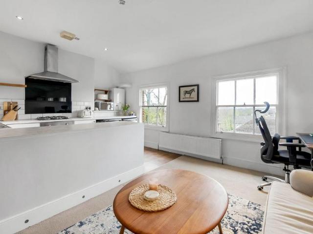 Seymour Terrace, Anerley, London, SE20 1 bed flat to rent £1,500 pcm £346 pw