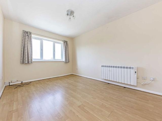 Seymour Way, TW16, London