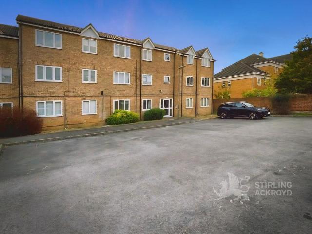 Seymour Way, Sunbury on Thames. 1 bed apartment to rent £1,250 pcm £288 pw