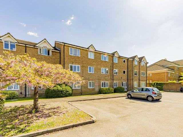 Seymour Way, Sunbury On Thames TW16 1 bed flat to rent £1,200 pcm £277 pw