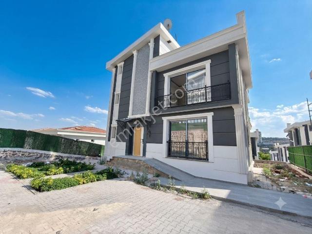 Seyrantepe Civarı Satılıl 5.5+1 Vülla