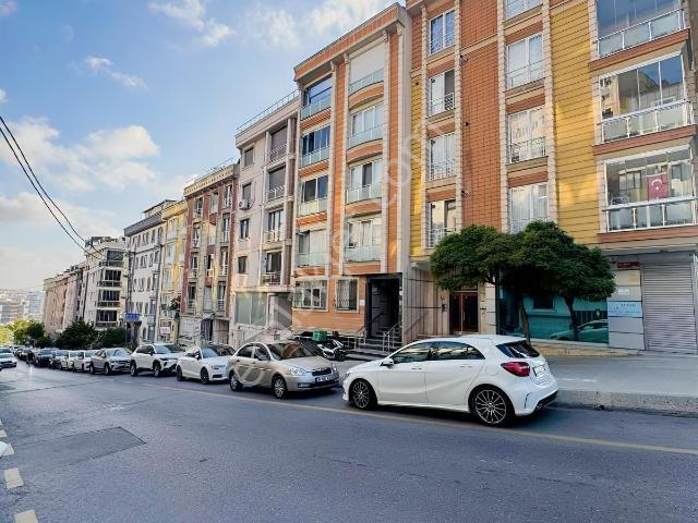 Seyrantepede Altınay Caddesin'de Satılık 3+1 Ebeveyn Banyolu