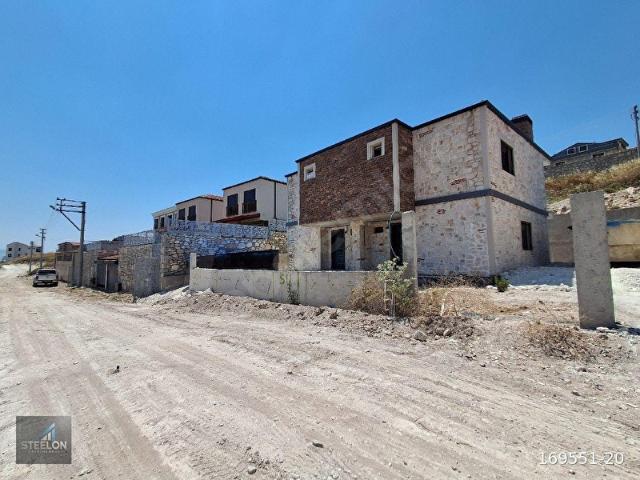 SEYREĞİN GÖZDESİ VİLLAKENT'TE MÜSTAKİL HAVUZLU SATILIK VİLLA