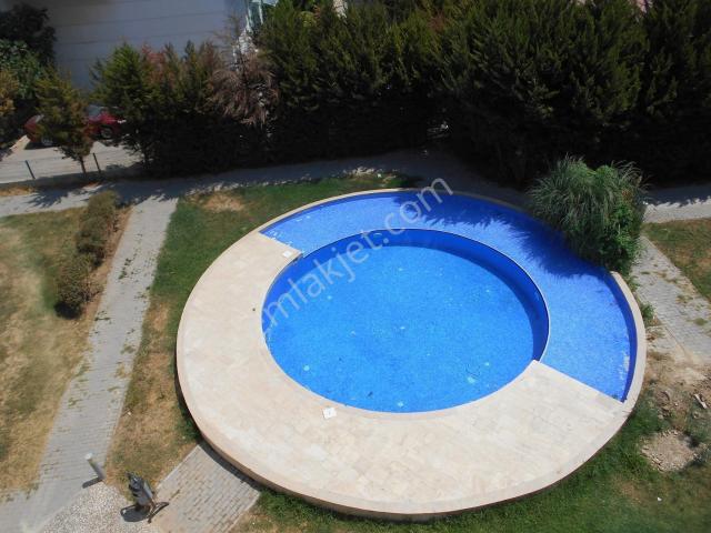 Seyrek'te Bakırçay Üniversitesine Yakın Havuzlu 1+1 Eşyalı Daire